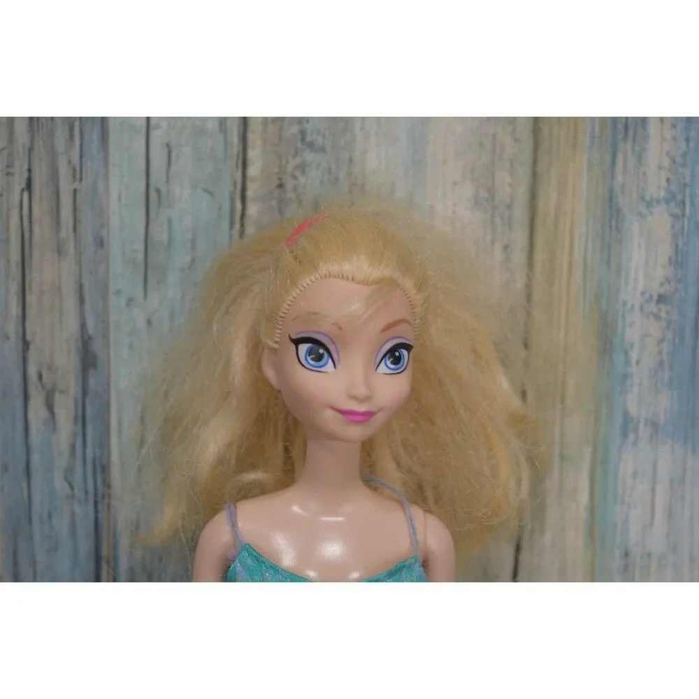 Mattel Disney Frozen Elsa Classic Fashion Doll 11.5